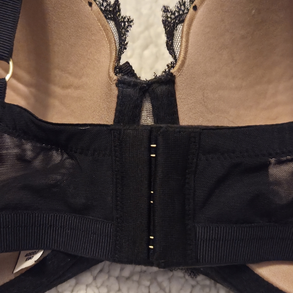Victoria's Secret Black and Gold Lace Bra - Picture 9 of 16